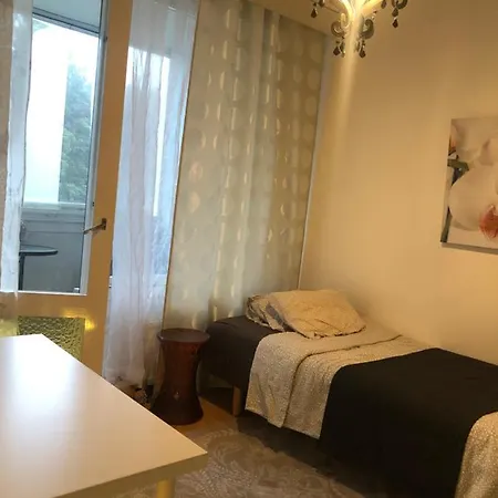Two Bedroom 2,2km From Bus Station Appartement Turku