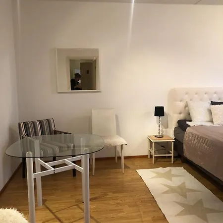 Two Bedroom 2,2km From Bus Station Appartement